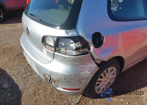 2013 Volkswagen Golf 2.5L 2-Door z USA, uszkodzony, nr VIN WVWAB7AJ0DW014773